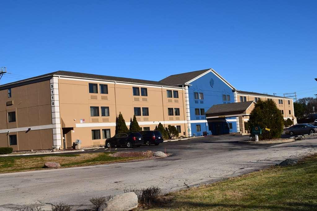 Americinn By Wyndham Glendale Milwaukee Whitefish Bay Exterior photo