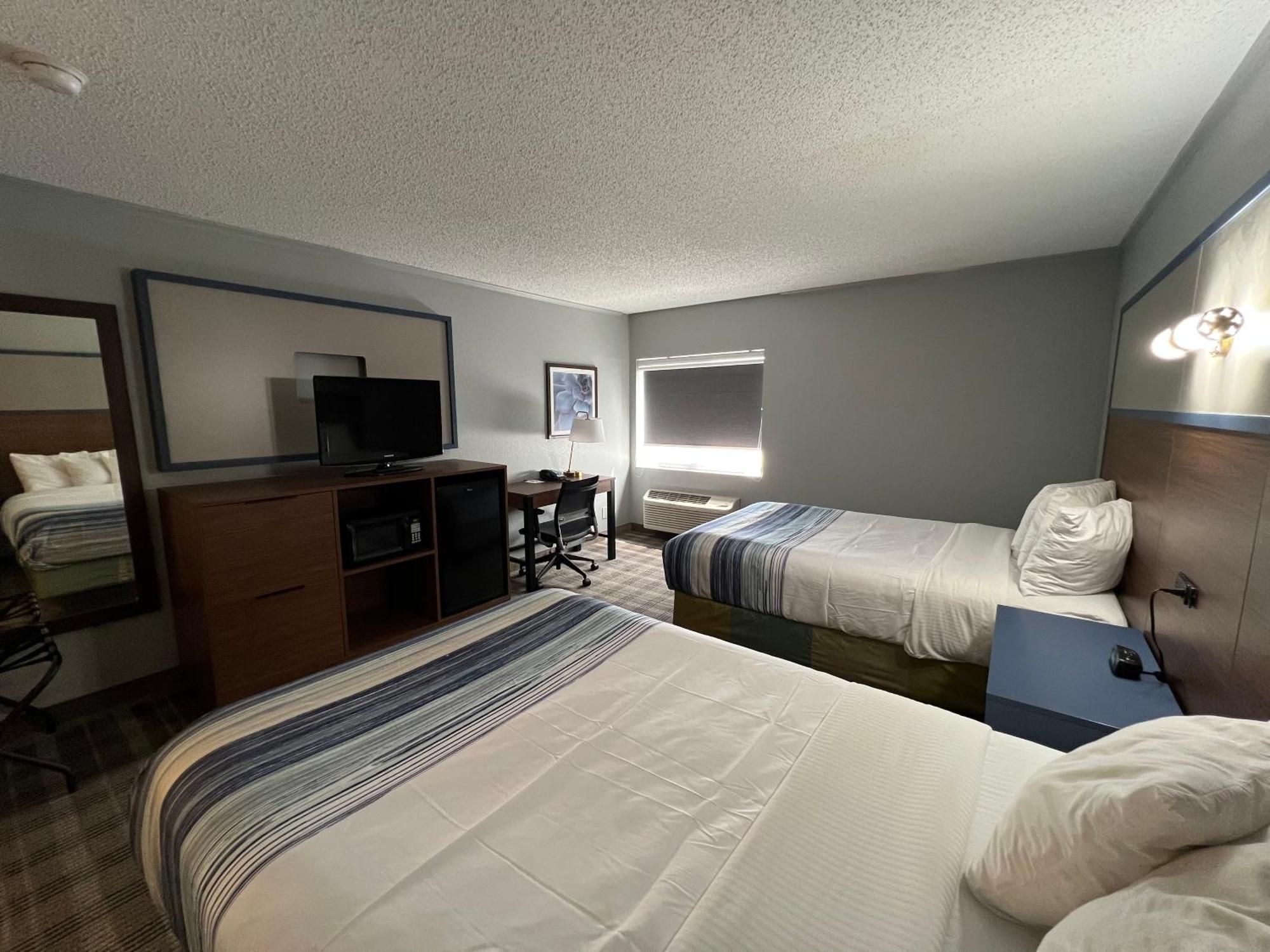 Americinn By Wyndham Glendale Milwaukee Whitefish Bay Exterior photo