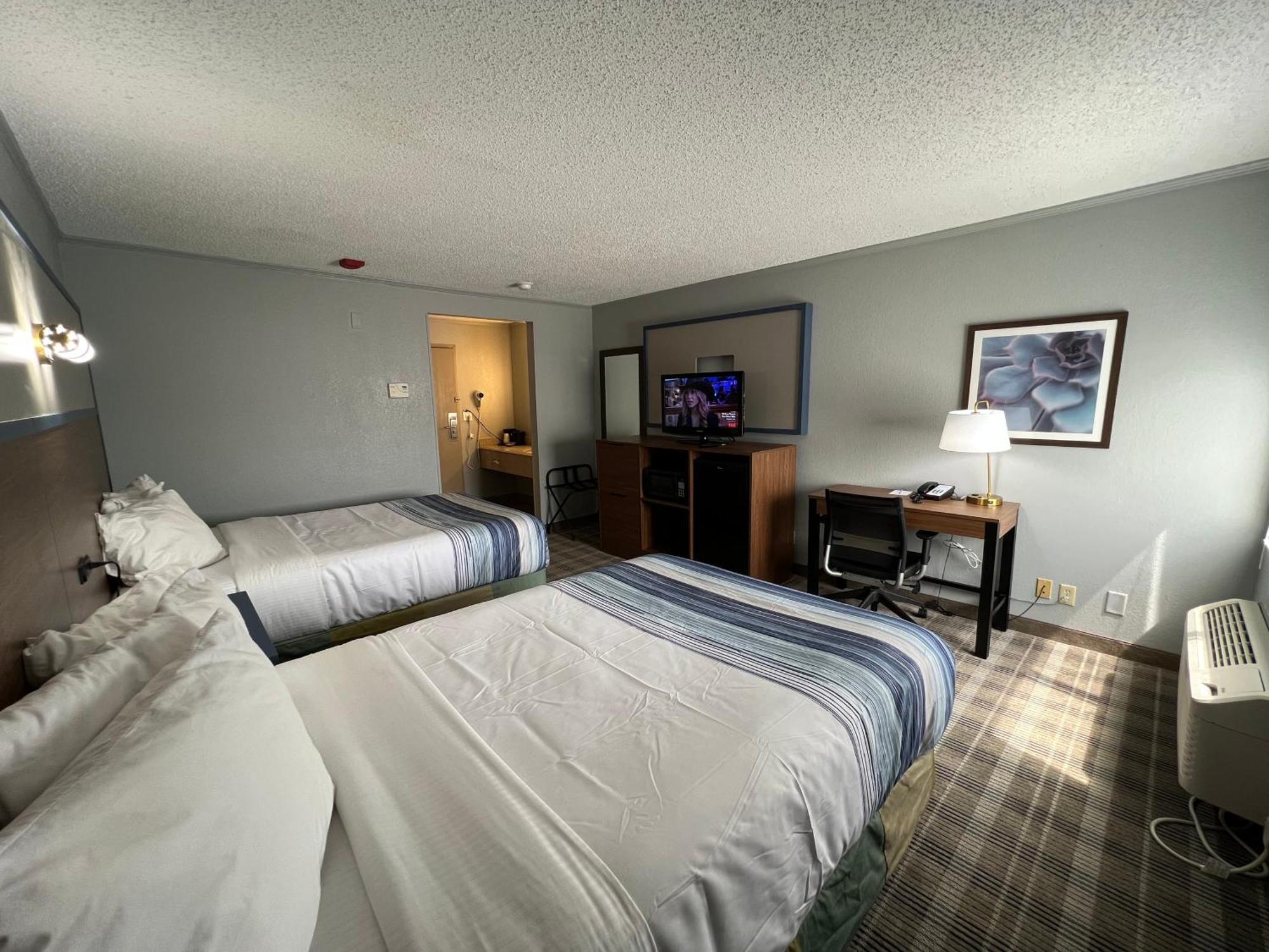 Americinn By Wyndham Glendale Milwaukee Whitefish Bay Exterior photo