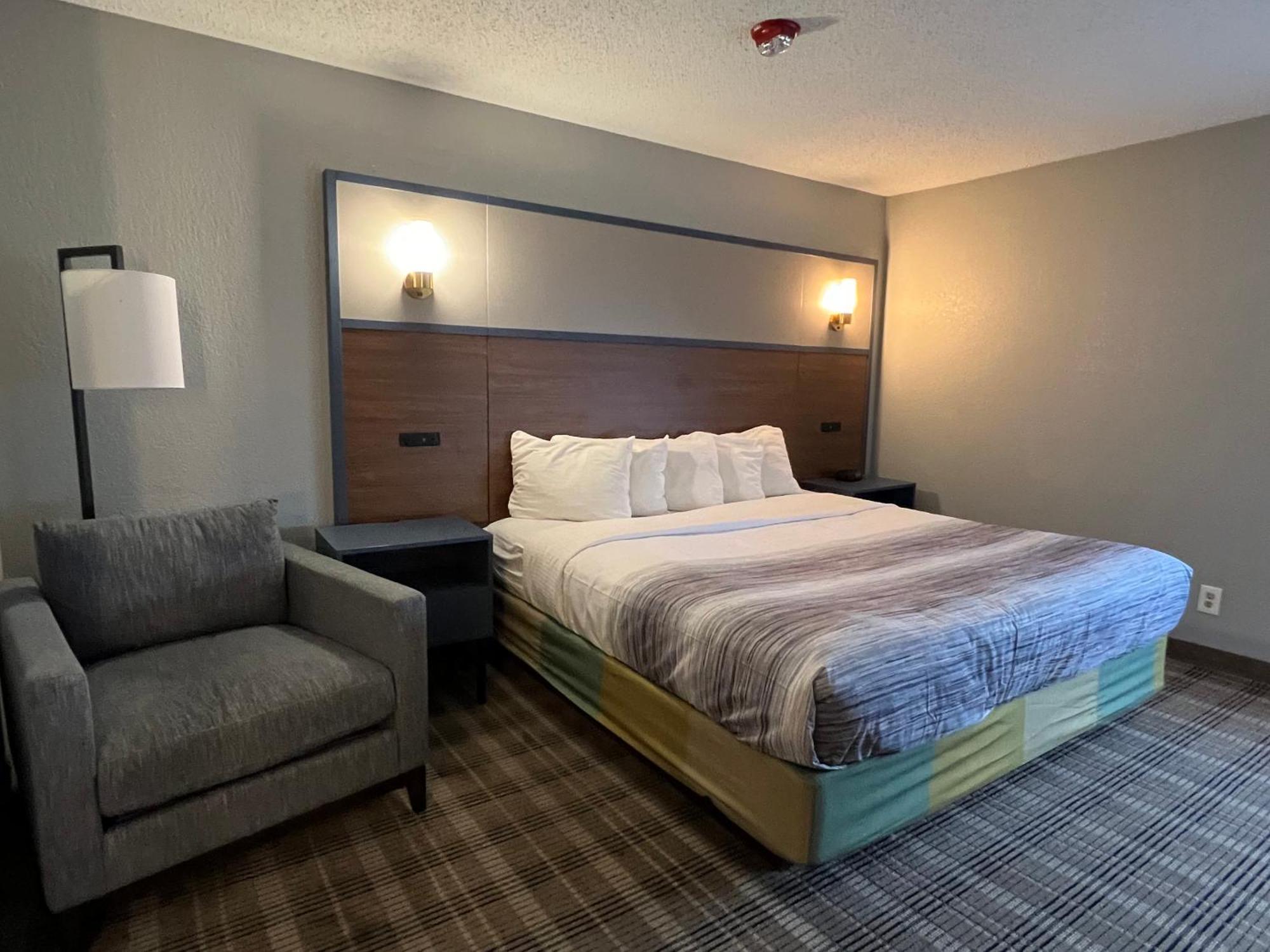 Americinn By Wyndham Glendale Milwaukee Whitefish Bay Exterior photo